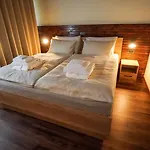 Hisa Na Hribu- A Peaceful Hilltop Escape Above River Kolpa Apartment *