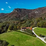 Hisa Na Hribu- A Peaceful Hilltop Escape Above River Kolpa Apartment