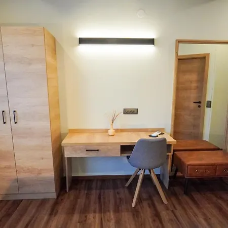 Hisa Na Hribu- A Peaceful Hilltop Escape Above River Kolpa Apartman *