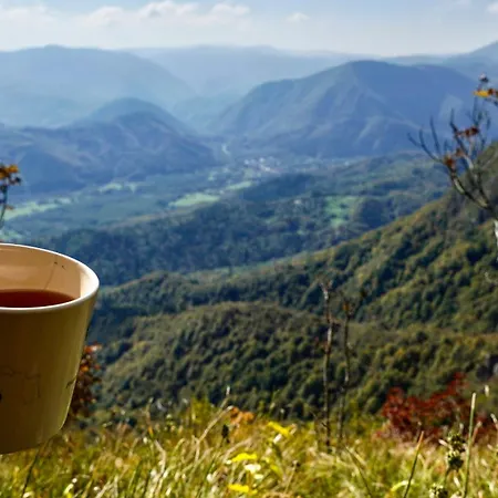 Appartamento Hisa Na Hribu- A Peaceful Hilltop Escape Above River Kolpa *