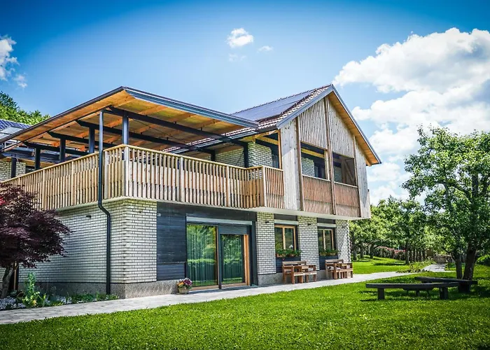 Hisa Na Hribu- A Peaceful Hilltop Escape Above River Kolpa