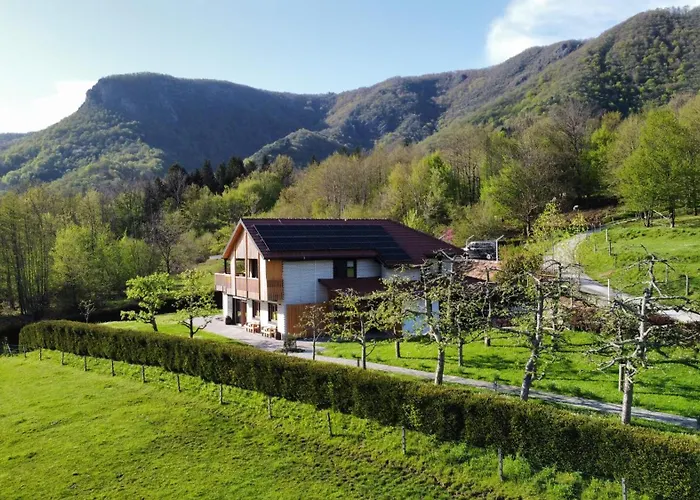 شقة Hisa Na Hribu- A Peaceful Hilltop Escape Above River Kolpa *