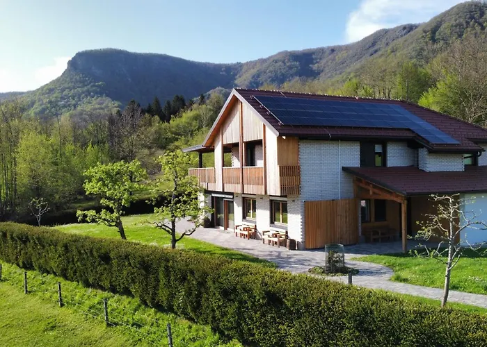 Hisa Na Hribu- A Peaceful Hilltop Escape Above River Kolpa شقة