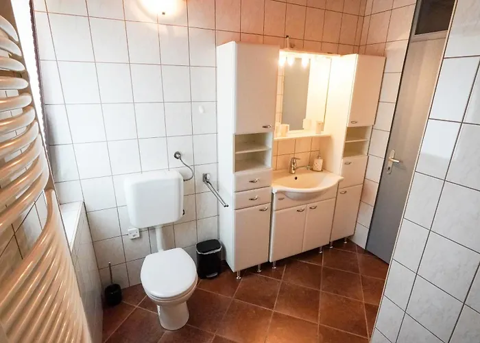 Hisa Na Hribu- A Peaceful Hilltop Escape Above River Kolpa شقة