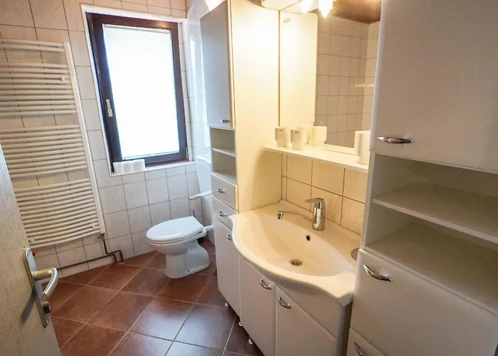 شقة Hisa Na Hribu- A Peaceful Hilltop Escape Above River Kolpa Kostel