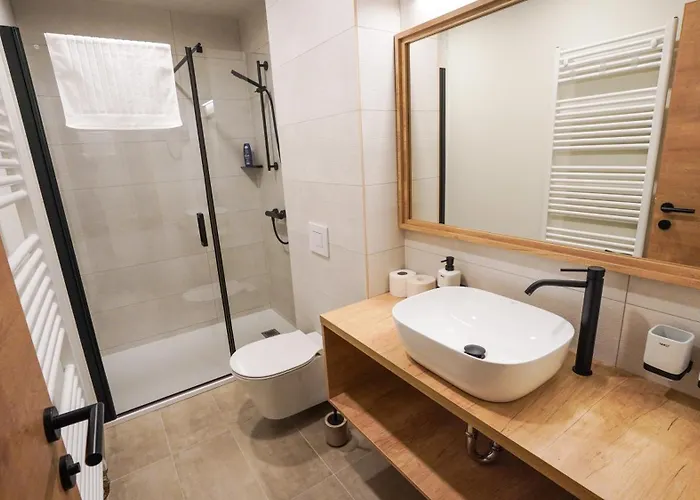 Hisa Na Hribu- A Peaceful Hilltop Escape Above River Kolpa