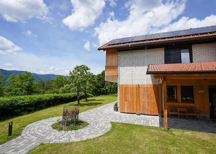 شقة Hisa Na Hribu- A Peaceful Hilltop Escape Above River Kolpa Kostel