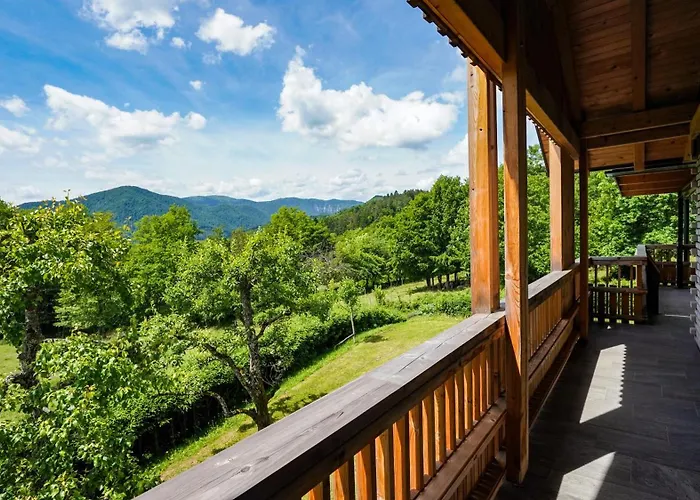 شقة Hisa Na Hribu- A Peaceful Hilltop Escape Above River Kolpa Kostel