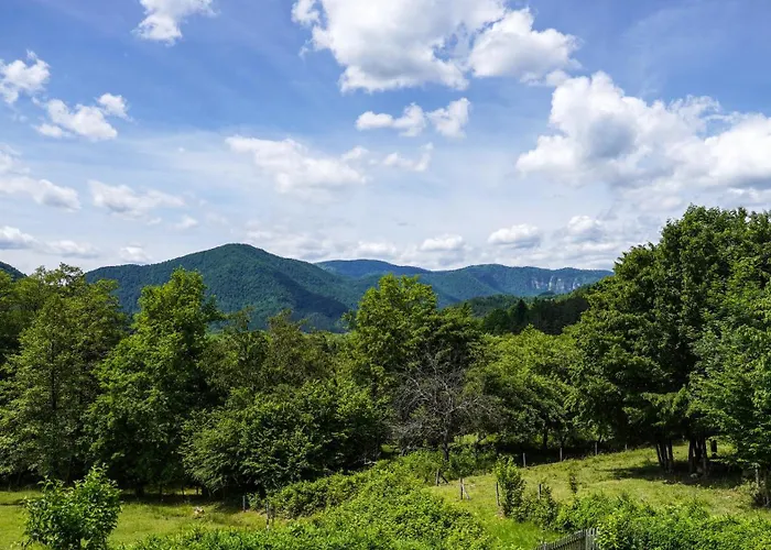 شقة Hisa Na Hribu- A Peaceful Hilltop Escape Above River Kolpa *