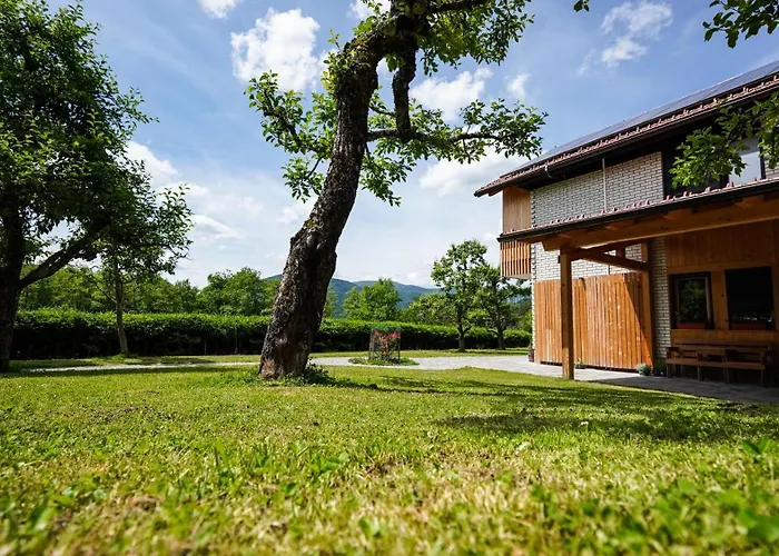 شقة Hisa Na Hribu- A Peaceful Hilltop Escape Above River Kolpa Kostel