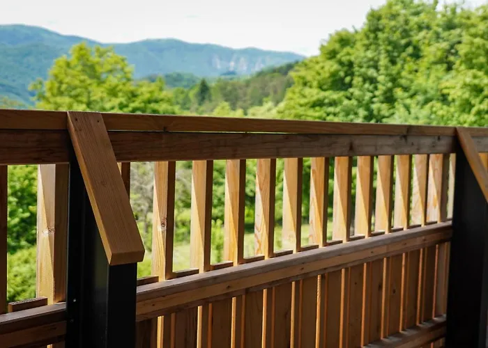 Hisa Na Hribu- A Peaceful Hilltop Escape Above River Kolpa *