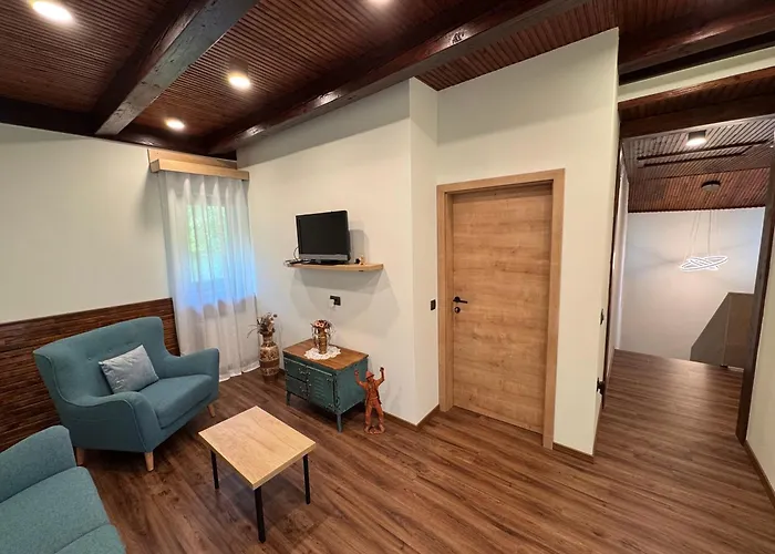 Hisa Na Hribu- A Peaceful Hilltop Escape Above River Kolpa شقة