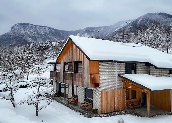 Hisa Na Hribu- A Peaceful Hilltop Escape Above River Kolpa شقة